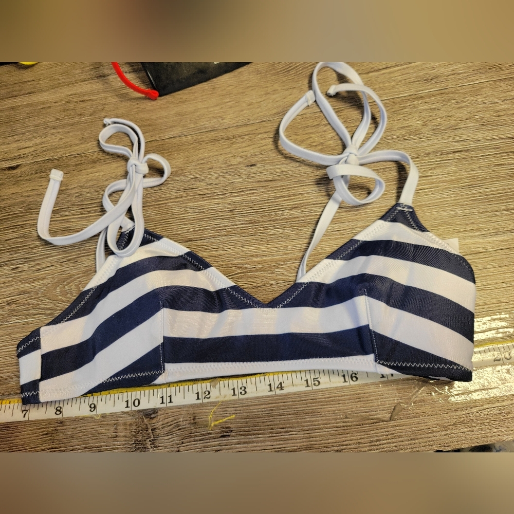 Aerie NWT Scoop Bikini Top Size XS Navy & Blue Striped